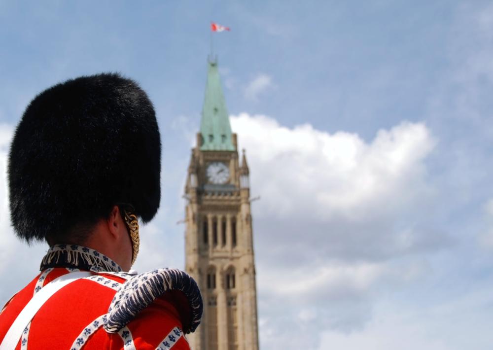 Queen's guard looks over big ben