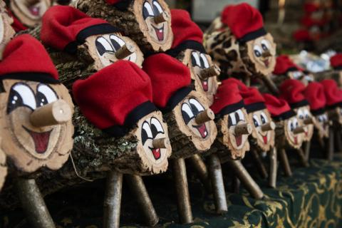 tio catalonian christmas logs